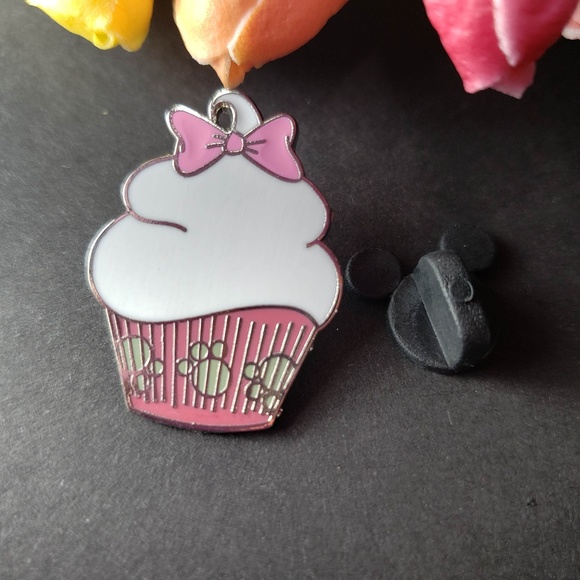 Disney Jewelry - 4/$25 Disney Marie Cupcake pin